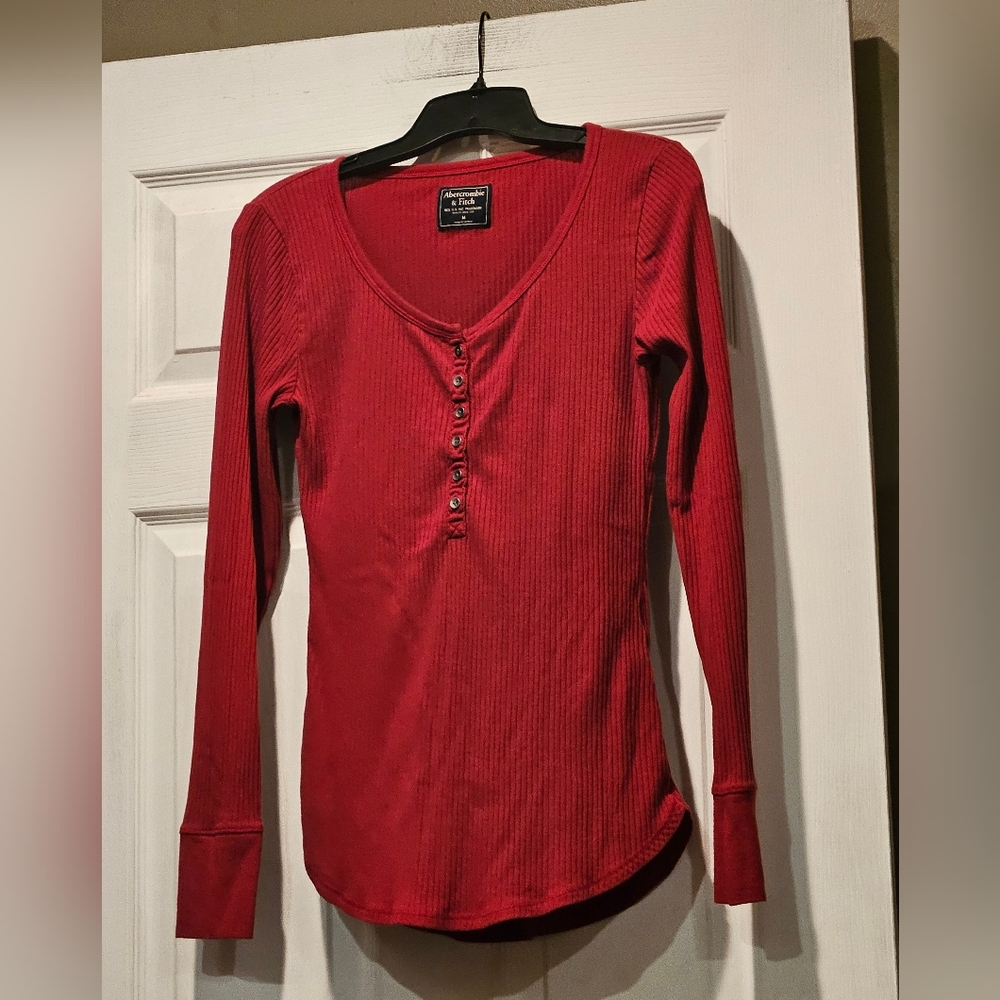 ABERCROMBIE AND FITCH TOP